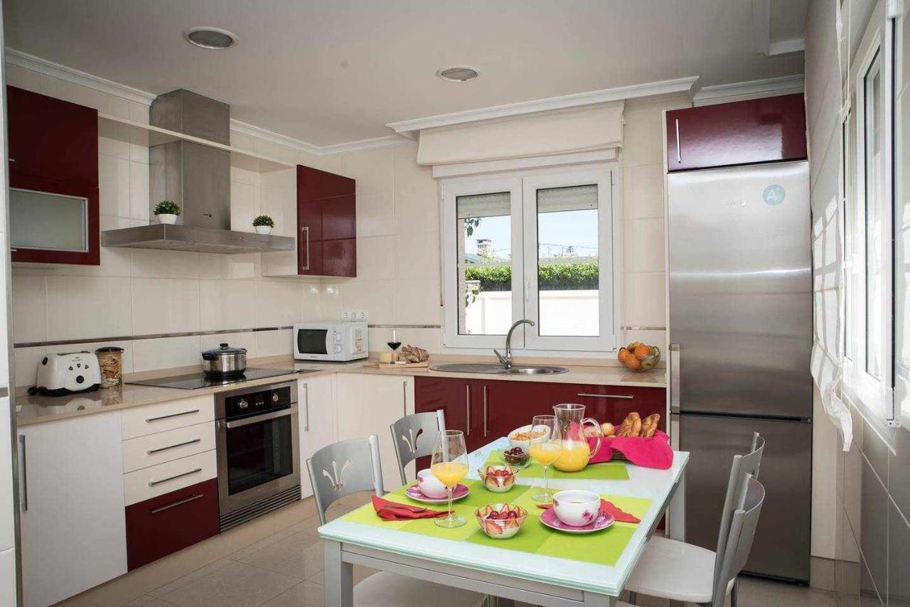 Chalet Pareado Con Jardin En 1ª Linea De Mar Burela Exterior photo