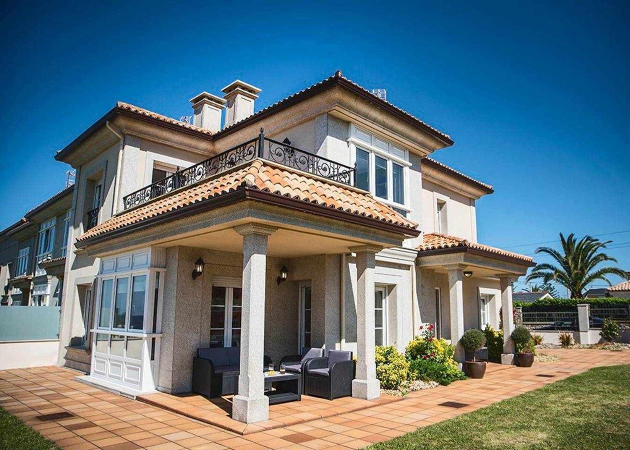 Chalet Pareado Con Jardin En 1ª Linea De Mar Burela Exterior photo